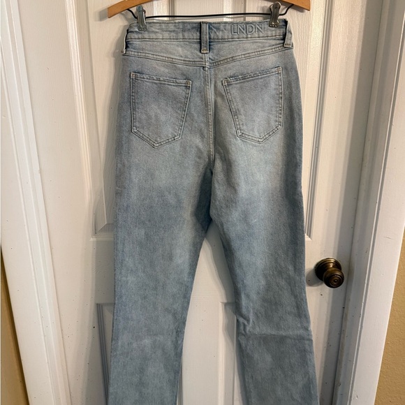 Cassie Randolf LNDN Denim Distressed Jeans Women’s 26 NWT 100% Organic - Picture 3 of 5